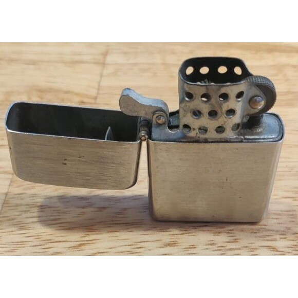 Vintage 1950s Penguin High Quality Lighter 111957 Japan Chrome Silver Nickel - Picture 5 of 6